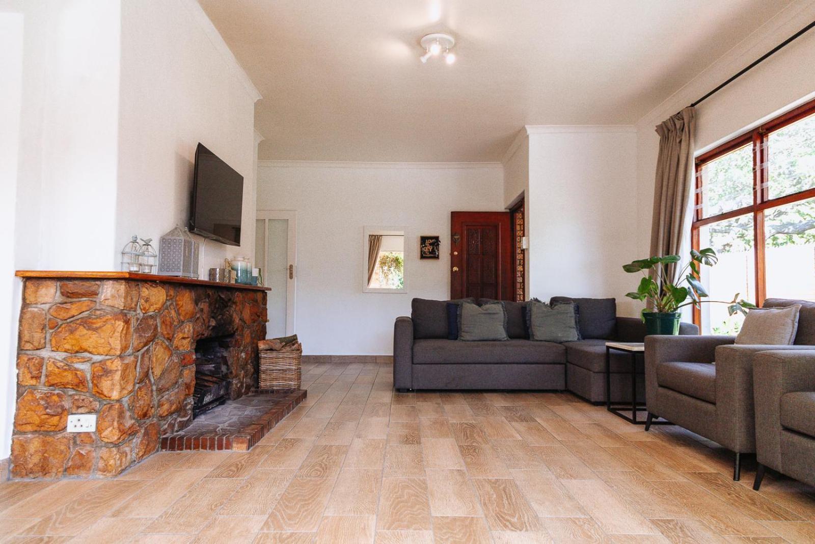 Holiday home 15 On Boundary, Constantia -diep River Area *