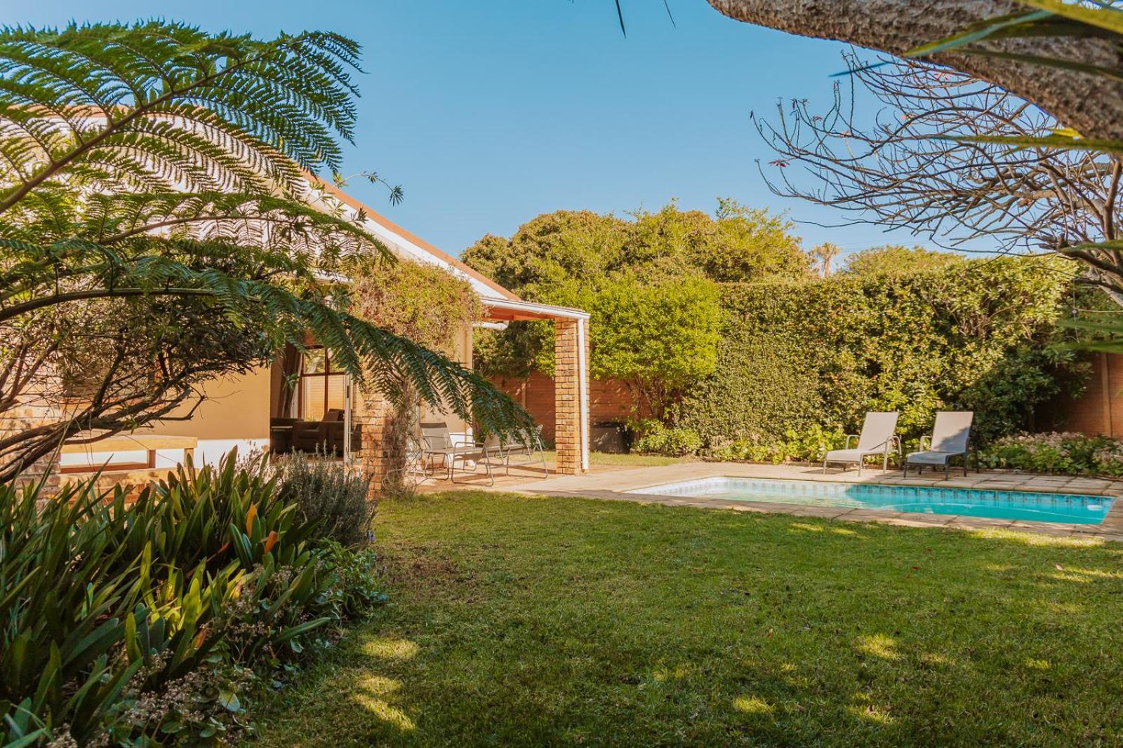 Holiday home 15 On Boundary, Constantia -diep River Area