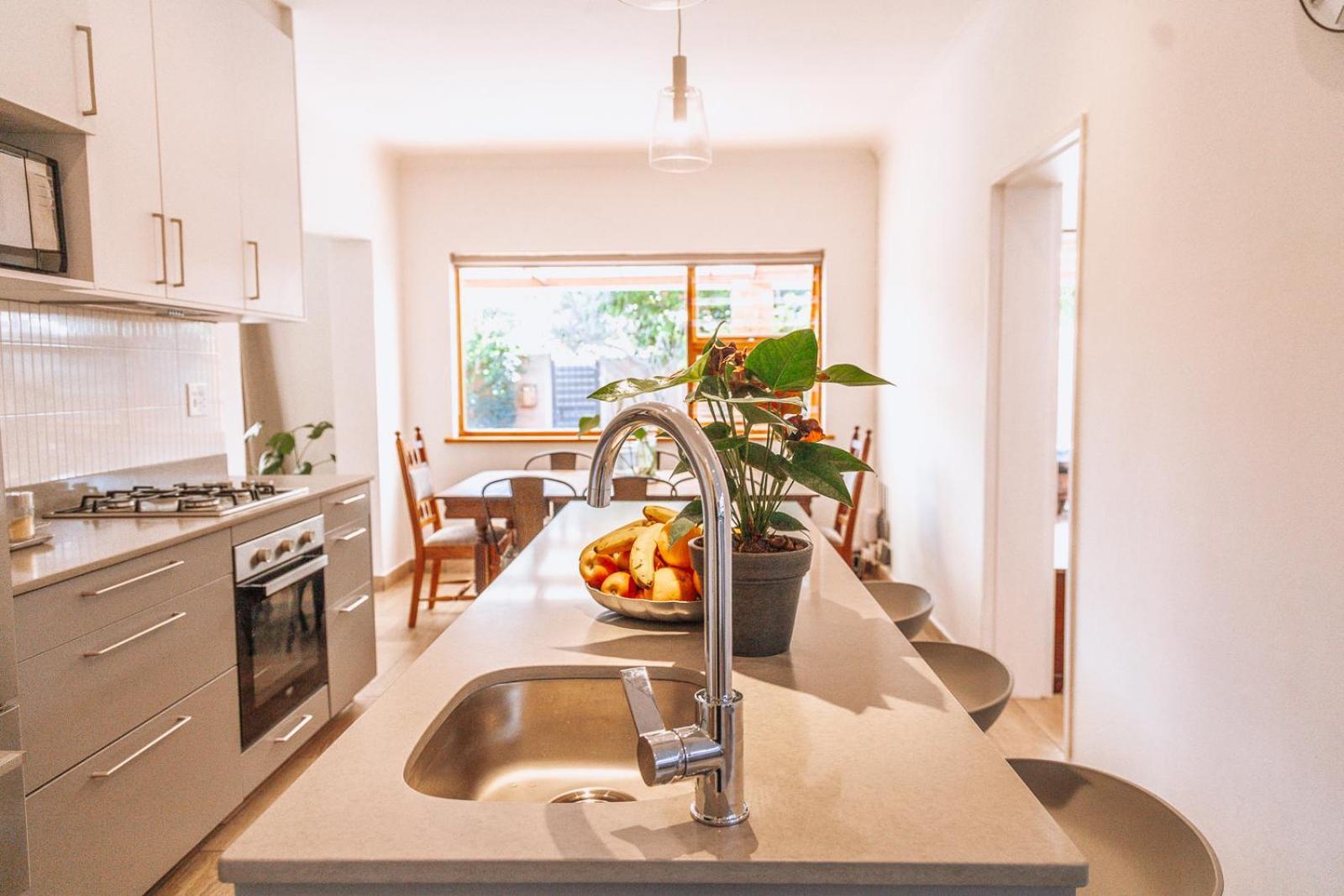15 On Boundary, Constantia -diep River Area * Cape Town