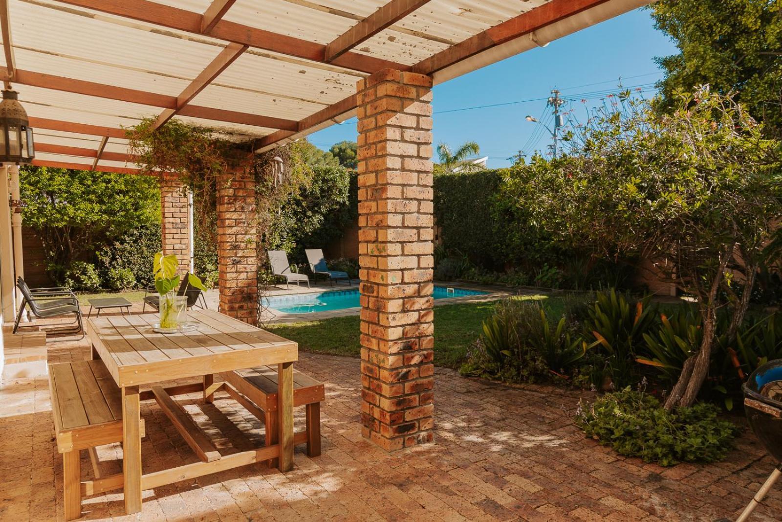 15 On Boundary, Constantia -diep River Area Holiday home